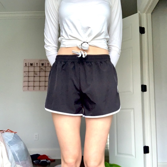 Althletic black shorts!<3 - Picture 4 of 5